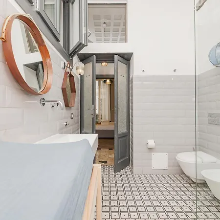 The Art Gallery Apartment *