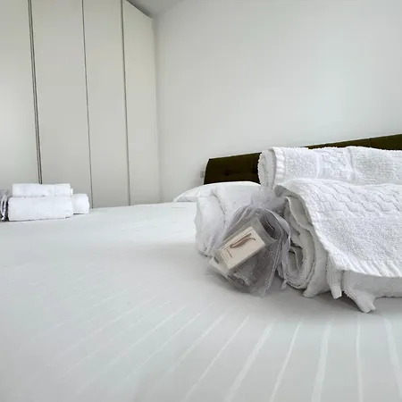 Sant'agostino Large & Elegant Apartment, 아파트 밀라노