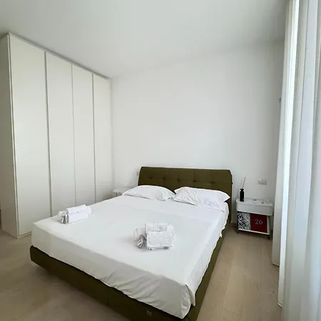 アパート Sant'agostino Large & Elegant Apartment, ミラノ