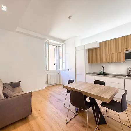 Porta Romana, Fermata Tram Sotto Casa, Wifi Veloce 아파트 *