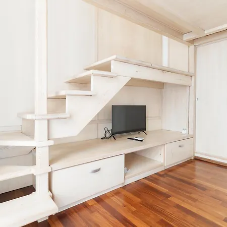 Guesthost - Sempione Bright