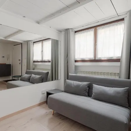 Apartment Guesthost - Bright Navigli Milan
