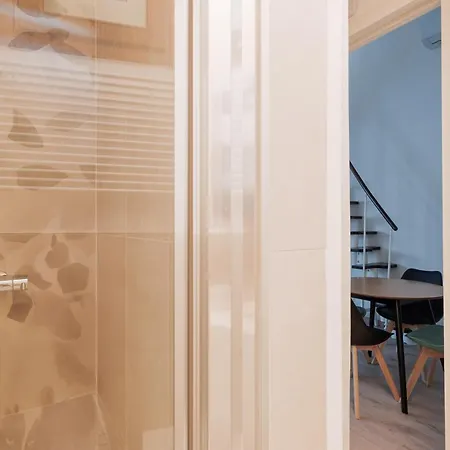 Guesthost - Bright Navigli Milan