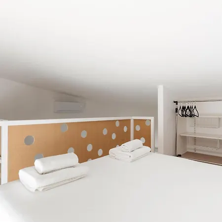 Guesthost - Bright Navigli * Μιλάνο