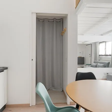 Guesthost - Bright Navigli Apartment Milan