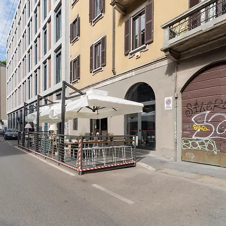 Guesthost - Bright Navigli Apartment