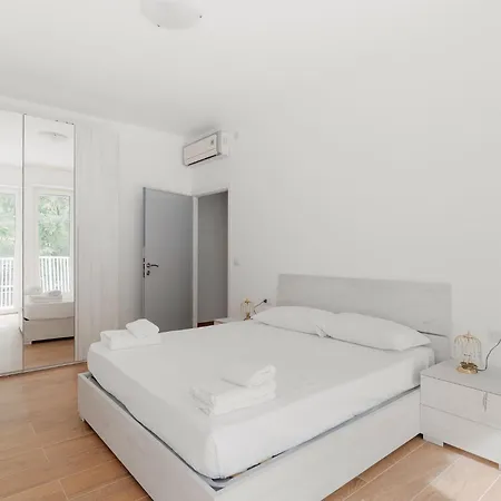 Guesthost - Bright & Comfy In Corvetto