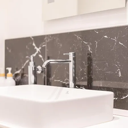 Enora Aapts By Sweett - Sirtori Apartment *