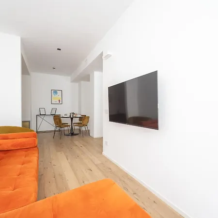 Enora Aapts By Sweett - Sirtori * Mailand