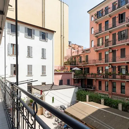 Appartement Guesthost - Comfy 500 Mt From Mm Loreto Milaan