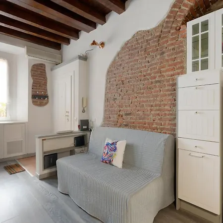 アパート Guesthost - Stylish Industrial Flat Near Navigli *