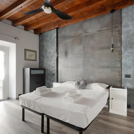 Guesthost - Stylish Industrial Flat Near Navigli