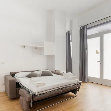 Guesthost - Near Parco Adriano Apartament *