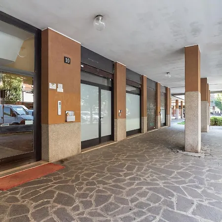 Apartament Guesthost - Near Parco Adriano Mediolan