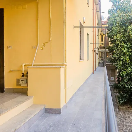 Appartement Guesthost - Modern With Hot Tub Milan