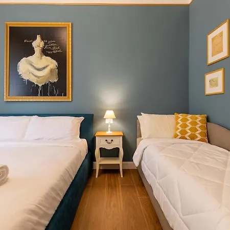Апартаменты Luxury 10 Minutes From Duomo Милан