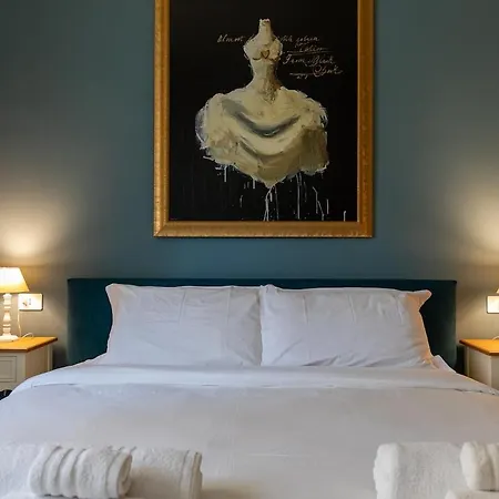 Luxury 10 Minutes From Duomo Апартаменты *