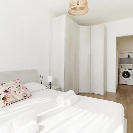 Guesthost - Comfy Apartment *