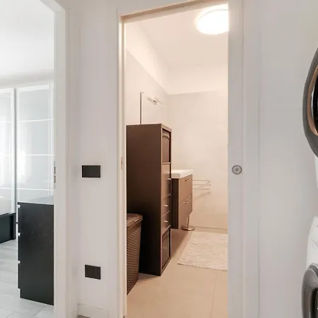 Guesthost - Bonola M1 Balcony Milán