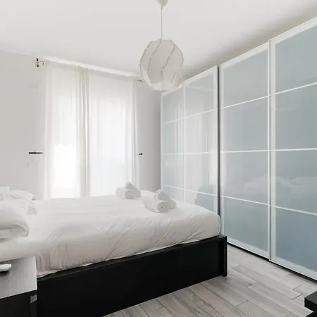 Guesthost - Bonola M1 Balcony Apartmán *