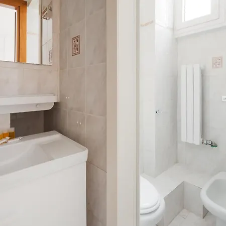 Guesthost - Cosy Lodi M3 Subway Yellow Line 米兰