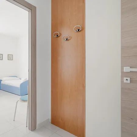 Guesthost - Piazza Abbiategrasso Chiesa Rossa Apartament