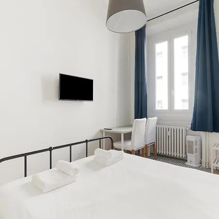 Guesthost - M4 Argonne Balcony *