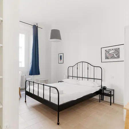 Guesthost - M4 Argonne Balcony Daire Milano