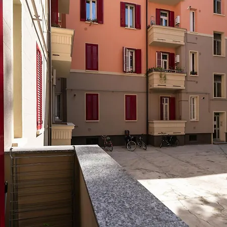 Guesthost - M4 Argonne Balcony *