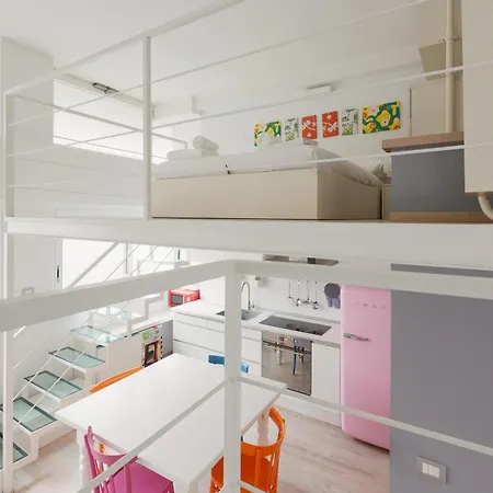דירה Guesthost - Cosy On 2 Levels! מילאנו
