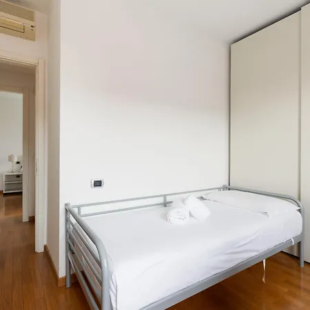 Guesthost- Universita Bocconi Terrace Apartamento *