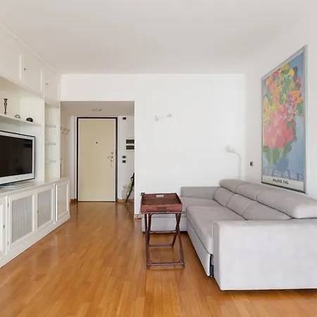 Guesthost- Universita Bocconi Terrace Apartman *