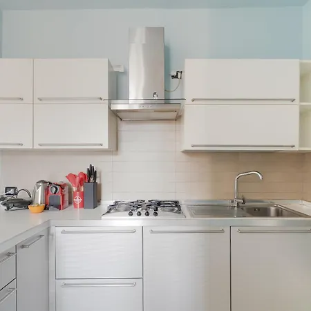 Guest Host Milano- Brenta M3 Balcony * Милан