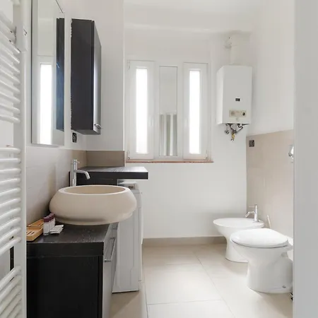 Guest Host Milano- Brenta M3 Balcony * Милан