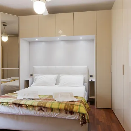 Guesthost - Arco Della Pace