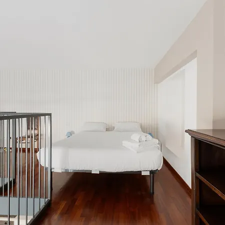 Guesthost - M5 Istria & Marche Roomy Lofted 米兰