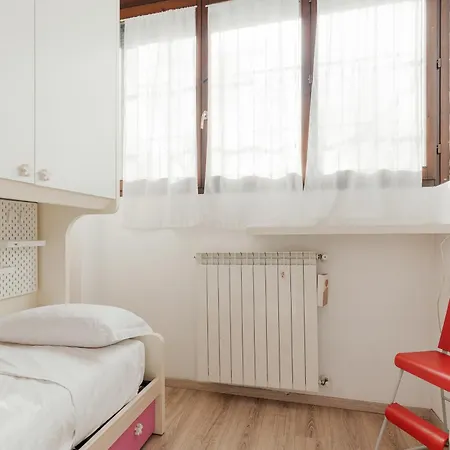 Guesthost - Welcoming Ground-floor With Loft Daire Milano