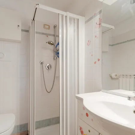 Guesthost - Welcoming Ground-floor With Loft