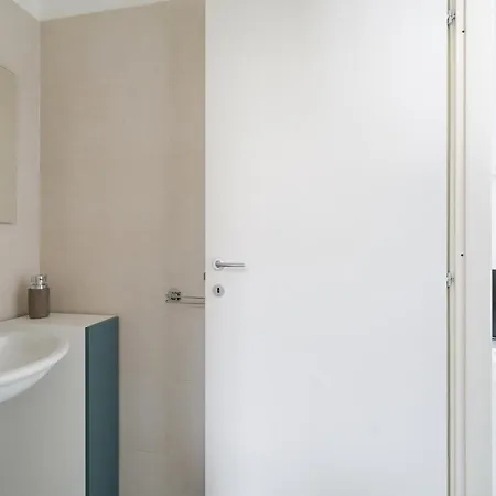 Lägenhet Guesthost - Bright Isola - *