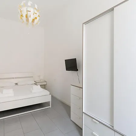 Appartement Guesthost - Bright Isola -