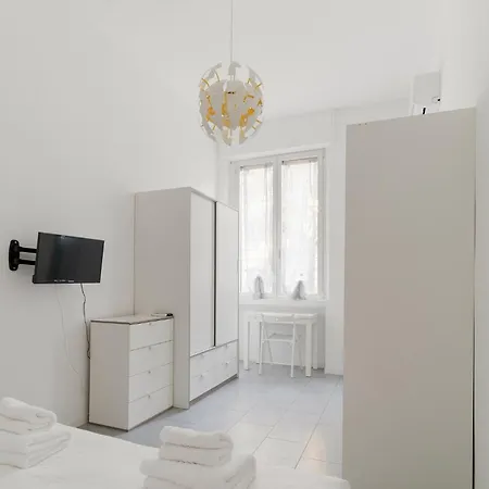Guesthost - Bright Isola - Appartement Milan