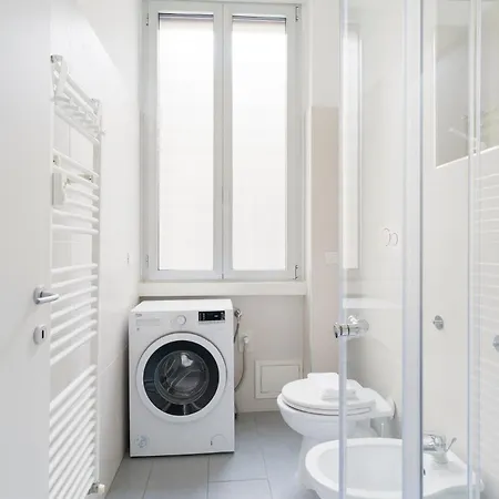 Guesthost - Bright Isola - Milano