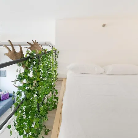 Guesthost - Cozy Loft X4 Near Via Padova Apartment *