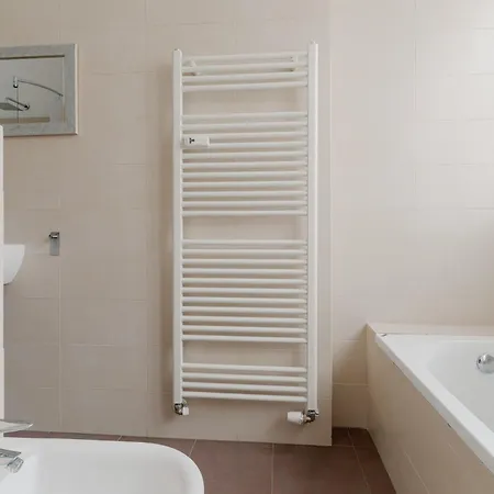 Apartman Guesthost - Bright With Parking