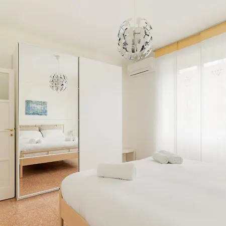 Guesthost - Citta Studi With Balcony