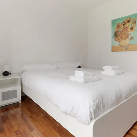 Guesthost - Bright With Garden Appartement *