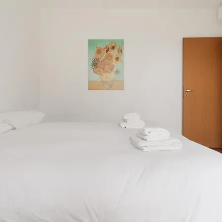 Guesthost - Bright With Garden Appartement *