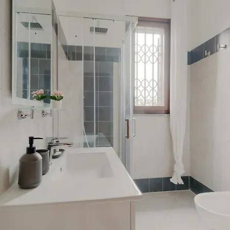 Guesthost - Bright With Garden Апартаменты Милан