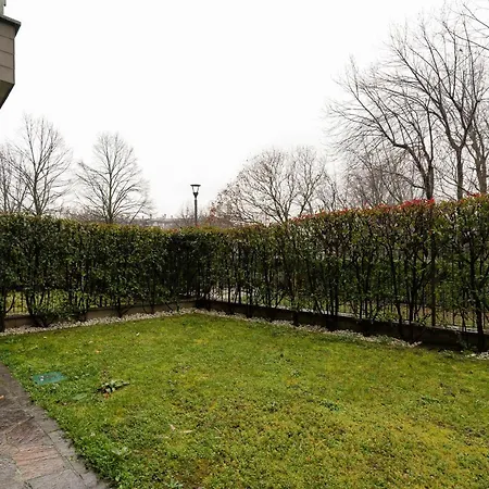 Guesthost - Bright With Garden