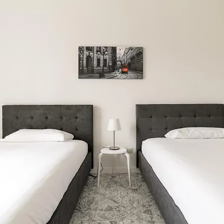 Guesthost - Spacious Navigli * מילאנו